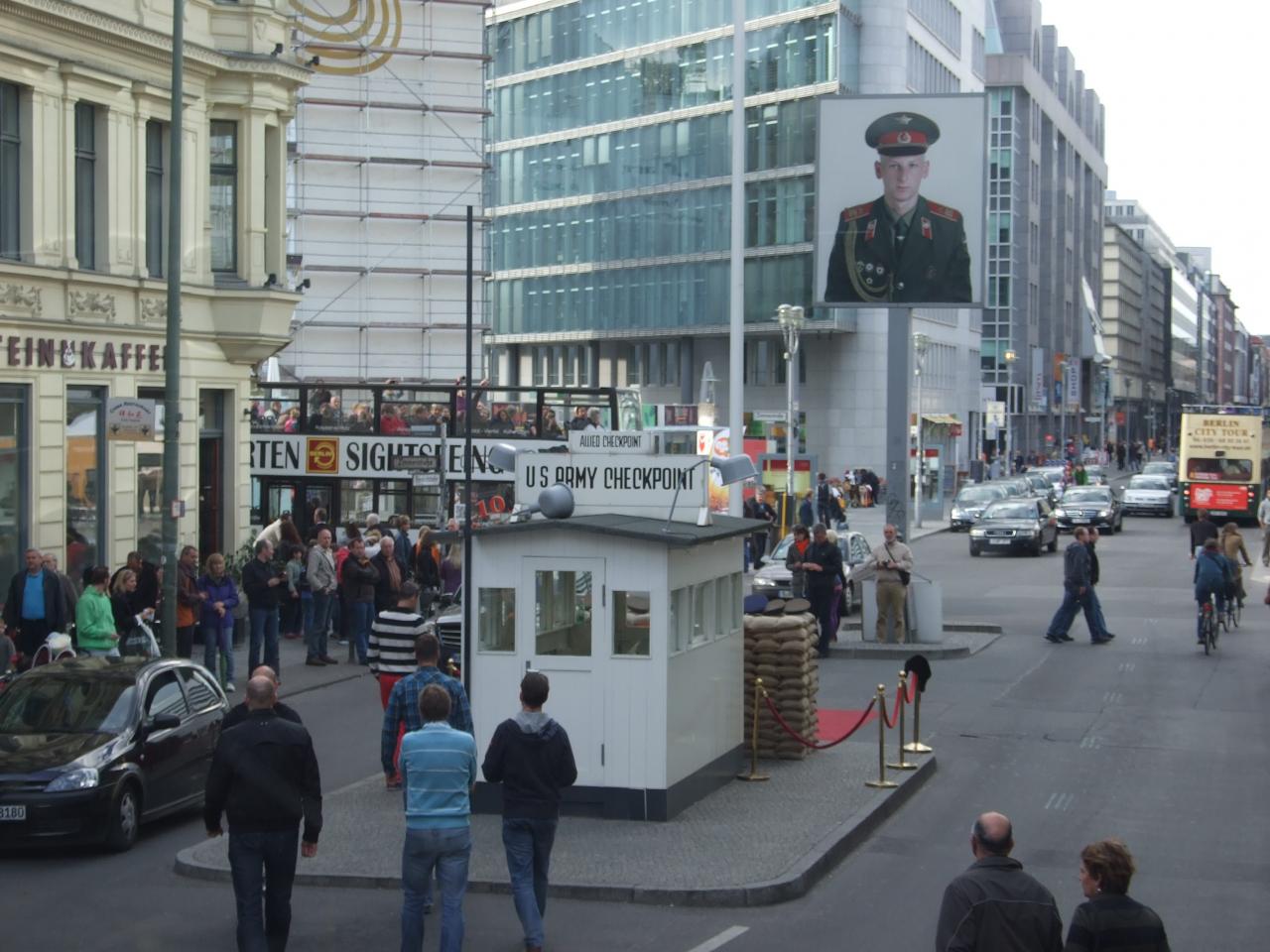 BERLIN Check Point Charlie (6)