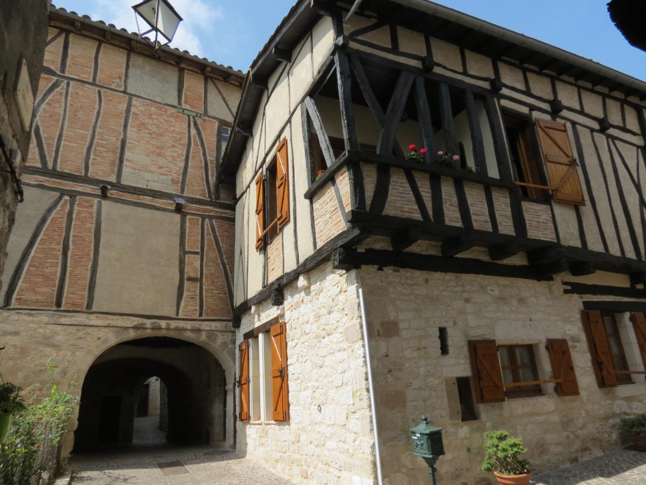 Castelnau de Montmiral (26)