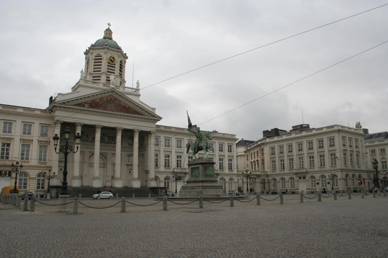 Bruxelles Place ROYAL avec Eglise St-Jacques sur Coudenberg  